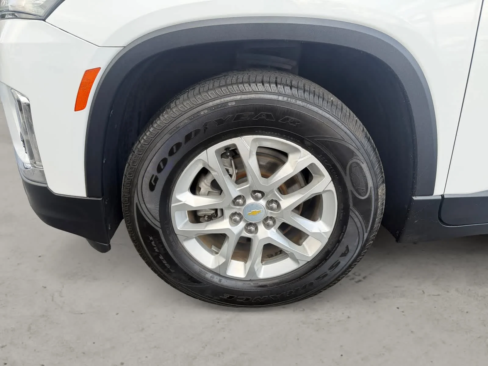 Used 2022 Summit White Chevrolet LS image 9
