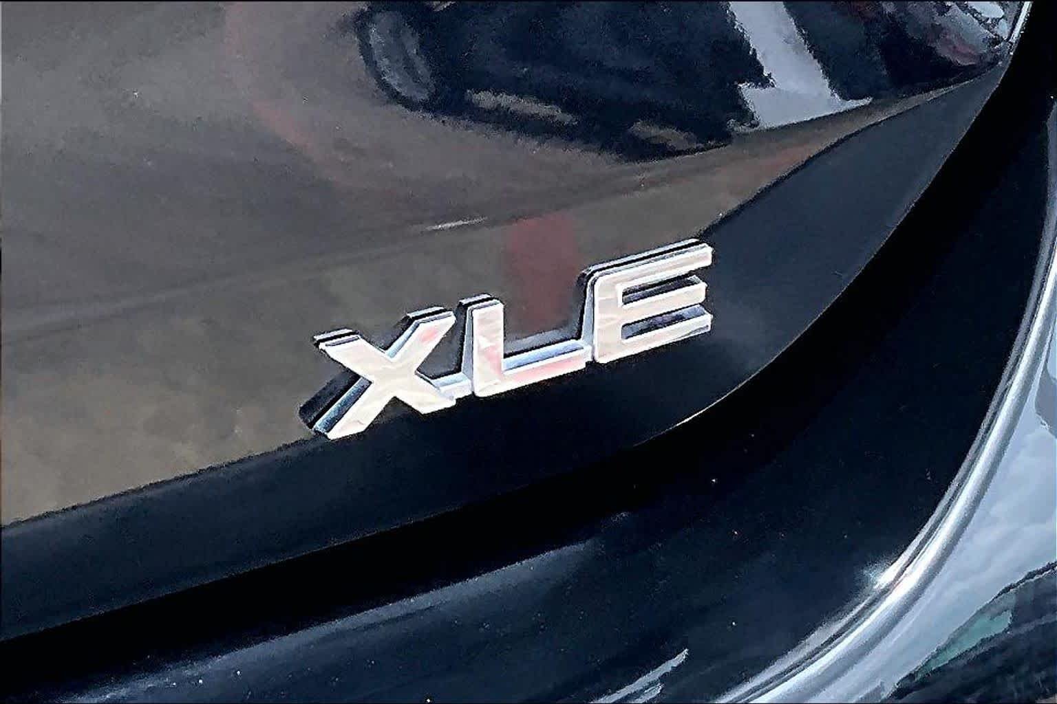 Used 2025 Midnight Black Metallic Toyota XLE image 10