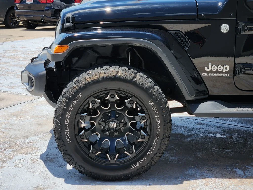 Used 2020 Black Clearcoat Jeep Overland image 9