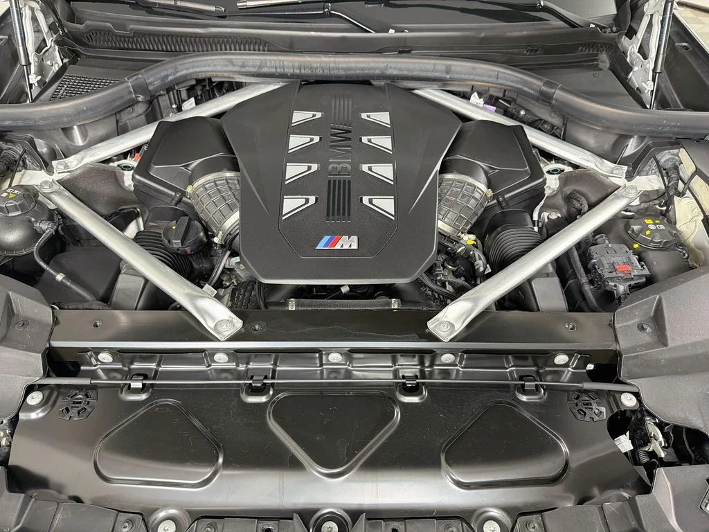 Used 2024 White BMW M60i image 33