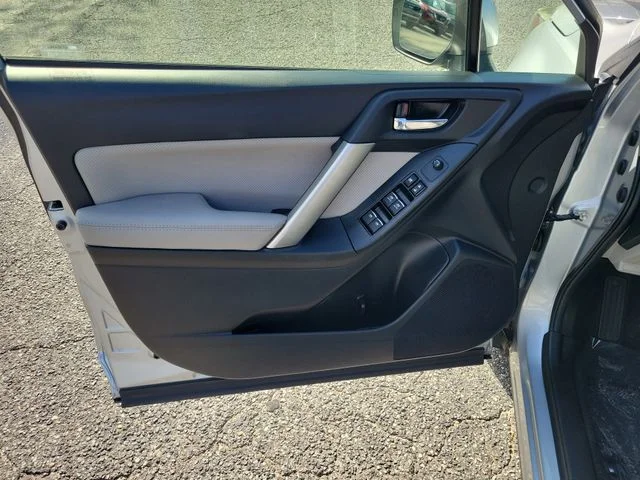 Used 2018 Silver Subaru 2.5i Limited image 10