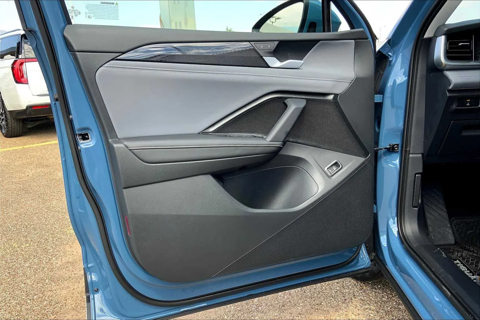 New 2025 Monterey Blue Pearl Volkswagen SE image 10