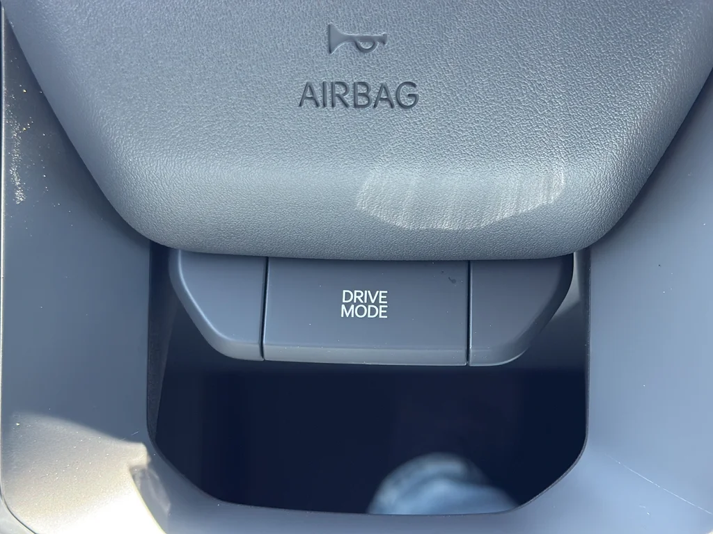 New 2027 Snow White Pearl Kia LX image 21