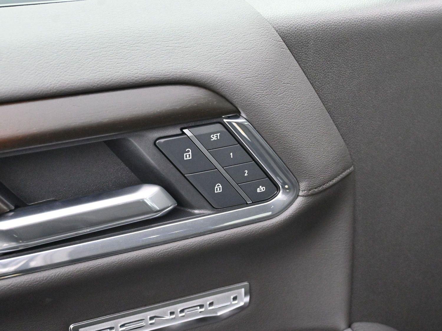 Used 2025 Onyx Black GMC Denali image 10