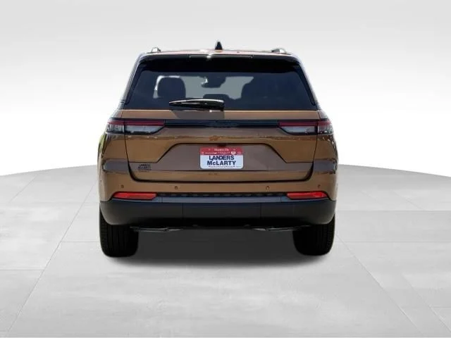 New 2026 Copper Shino Metallic Clear-Coat Exterior Paint Jeep Limited image 7