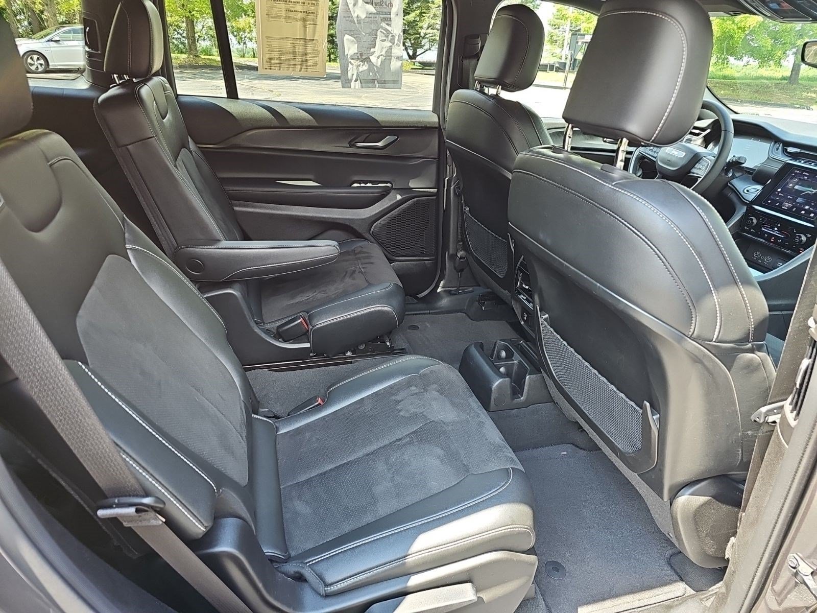 Certified Used 2023 Baltic Gray Metallic Clearcoat Jeep Altitude image 14
