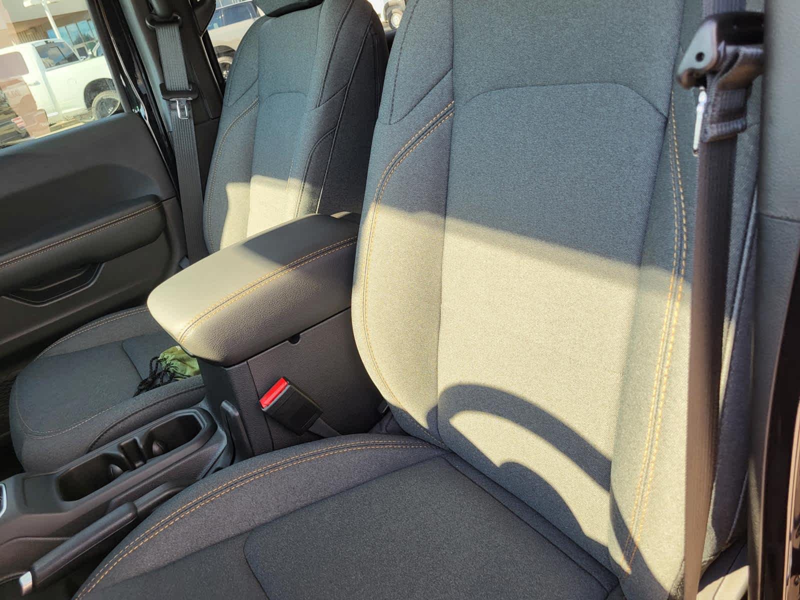 2025 Jeep Wrangler 4-Door Sahara - Photo 15