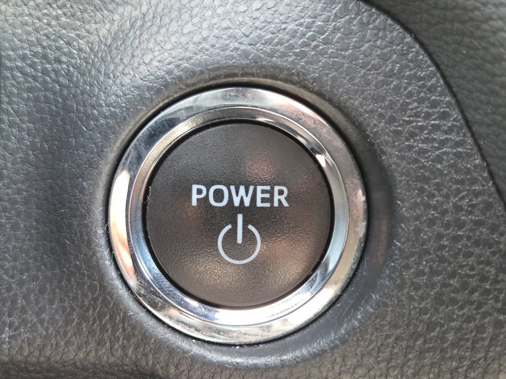 2024 Toyota RAV4 XLE - Photo 33