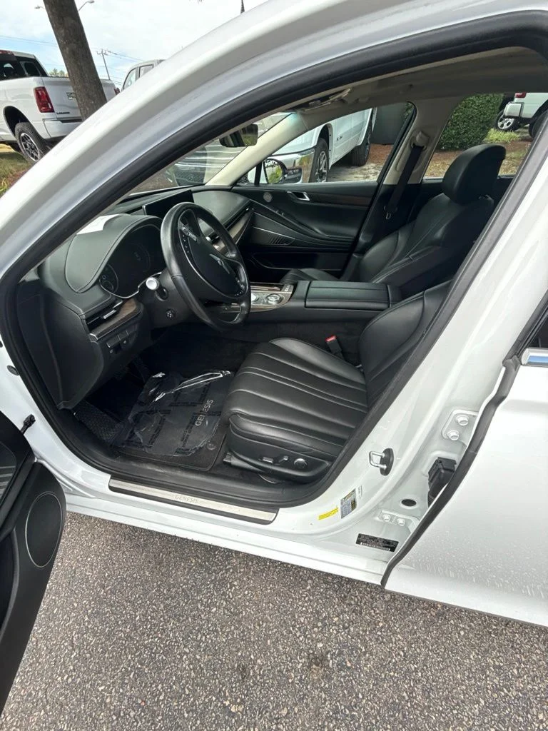 Used 2022 White Genesis 2.5T image 7