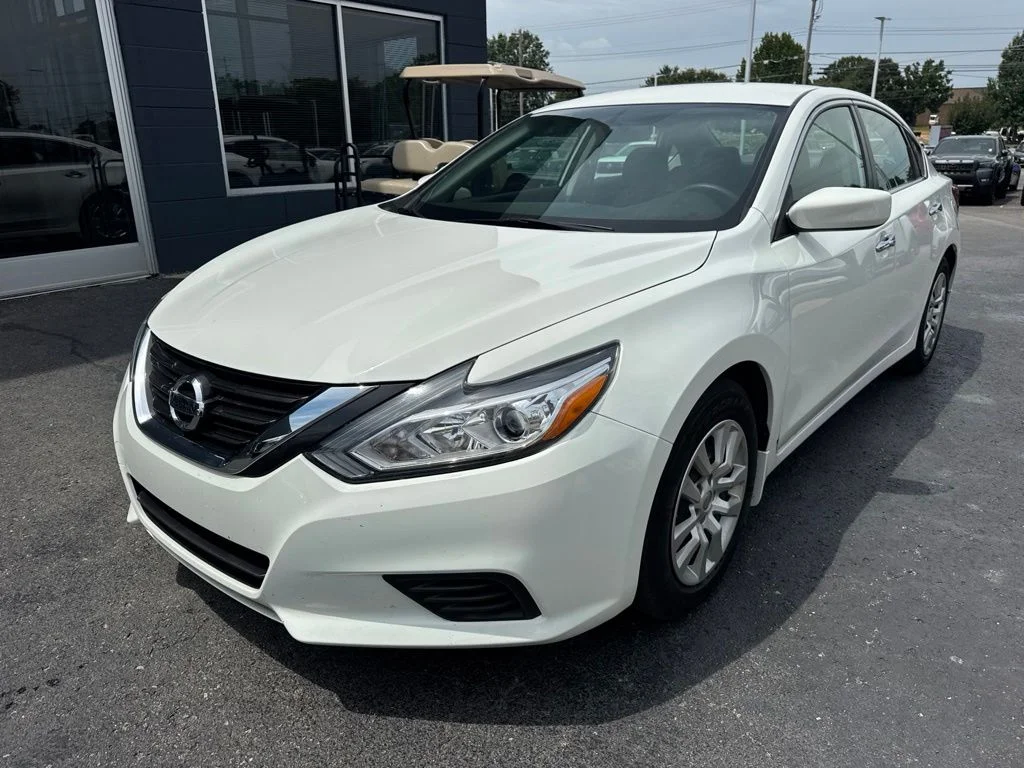 Used 2018 Nissan Altima S with VIN 1N4AL3AP8JC218752 for sale in Gallatin, TN