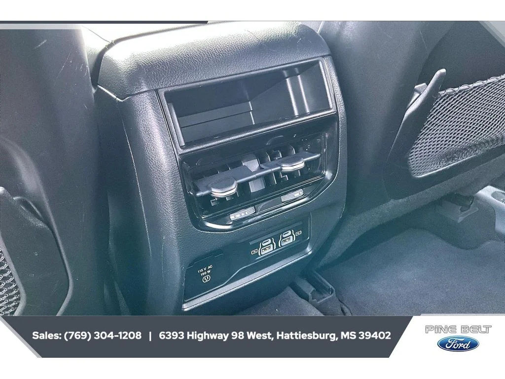 Used 2022 Diamond Black Crystal Pearlcoat Jeep Altitude image 25