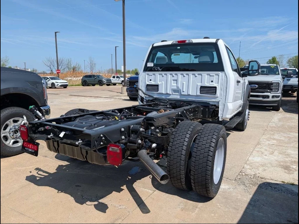 New 2026 Oxford White FORD TRUCK F-550® XL image 3