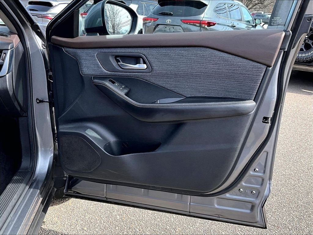 Used 2023 Gray Nissan SV image 12