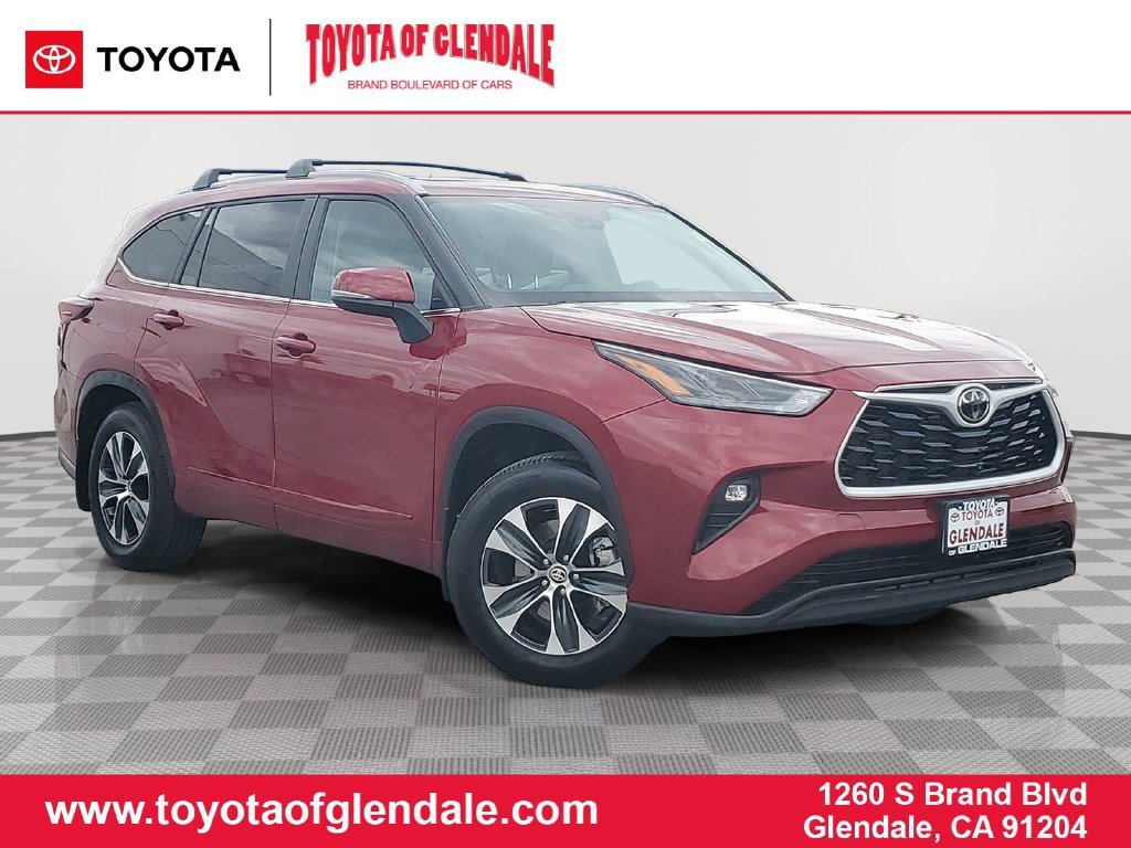 Certified Used 2025 Burgundy Toyota XLE image 1