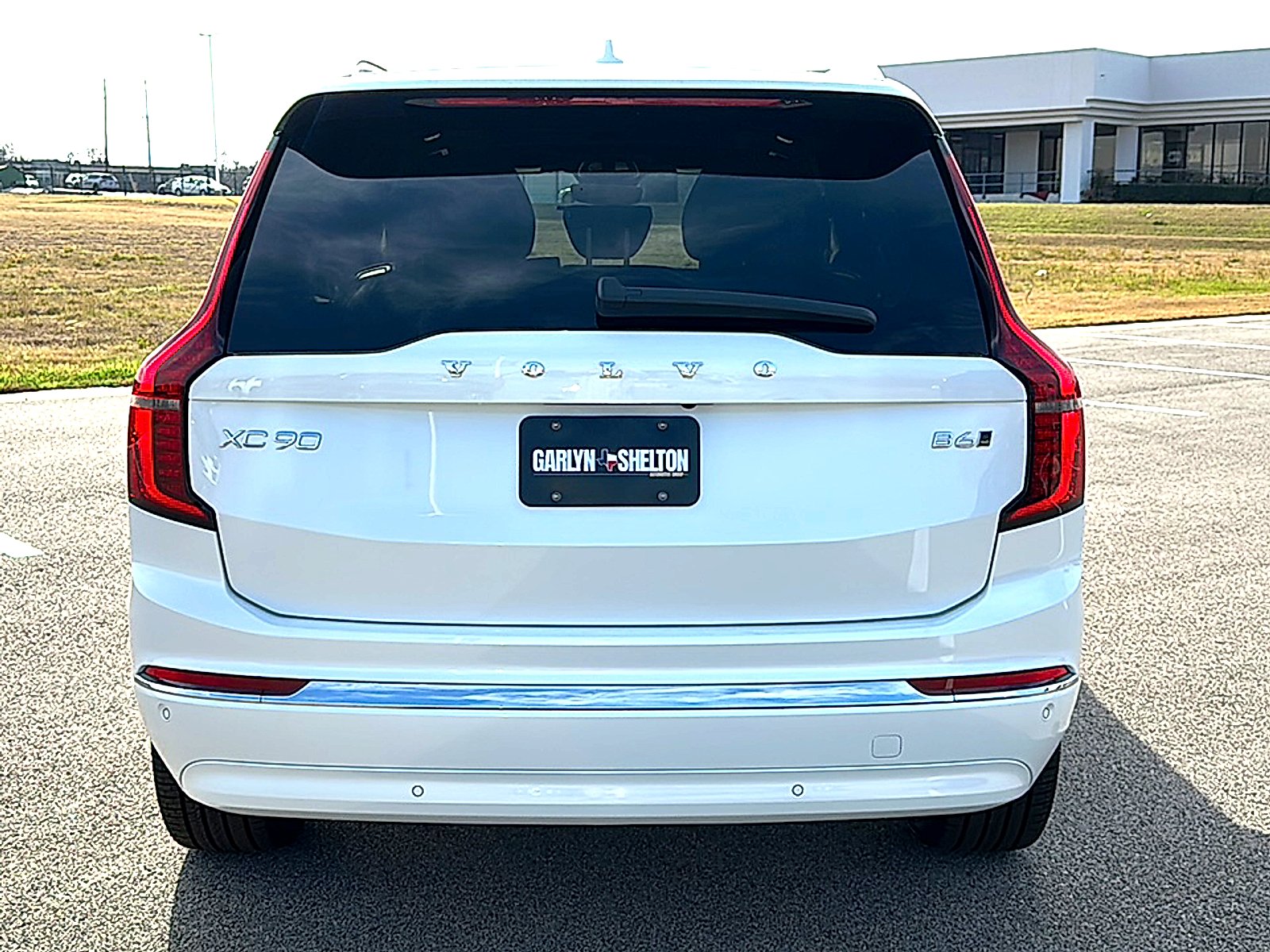New 2026 Crystal White Volvo Plus image 7