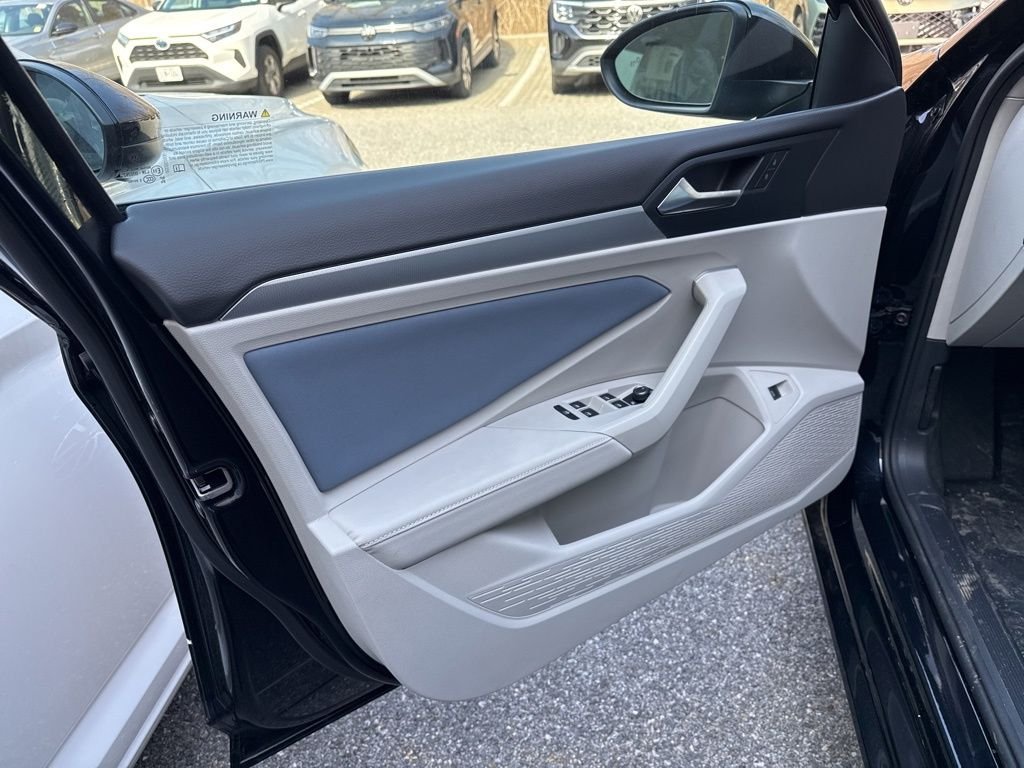 2025 Volkswagen Jetta SE - Photo 16