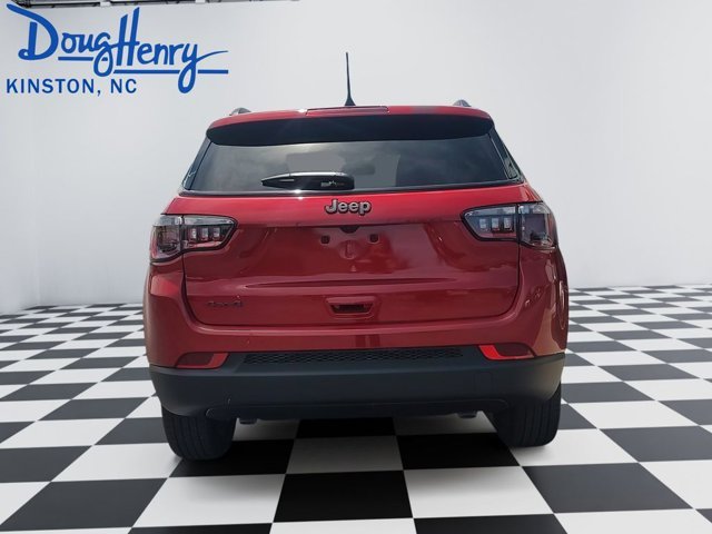 New 2026 Red Hot Pearl-Coat Exterior Paint Jeep Latitude Altitude image 4