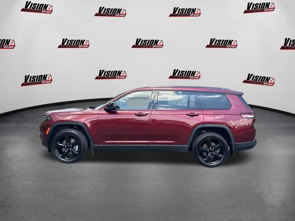 Used 2023 Red Jeep Altitude image 8