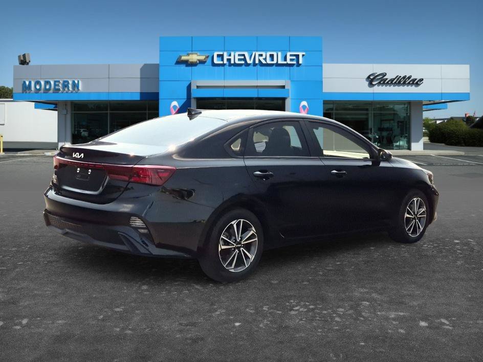 Used 2022 Aurora Black Kia LXS image 5