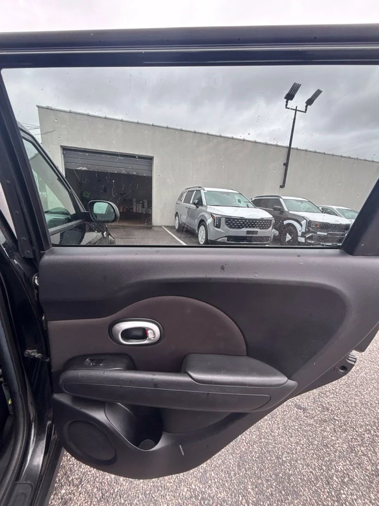 Used 2016 Black Kia Base image 21
