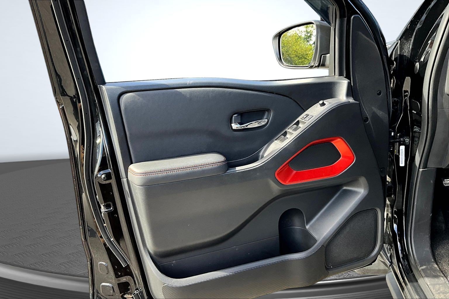 Used 2022 Black Nissan PRO-4X image 18