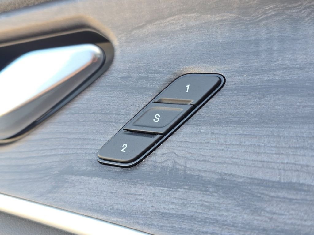 Used 2022 Black Jeep Limited image 27