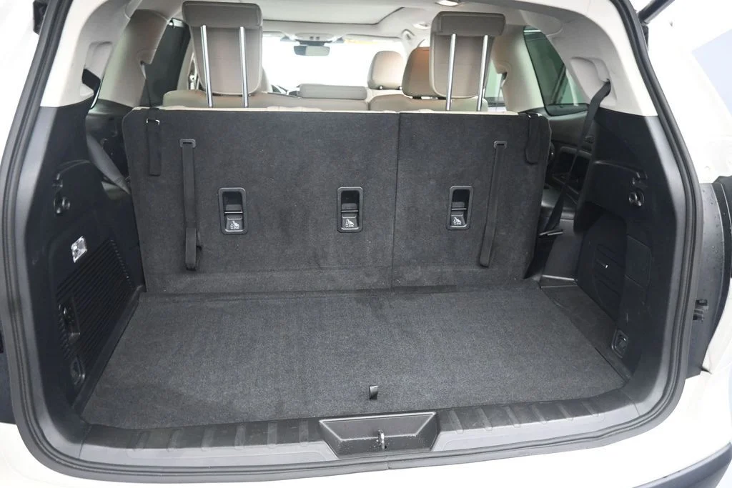 Used 2023 White Subaru Limited image 16
