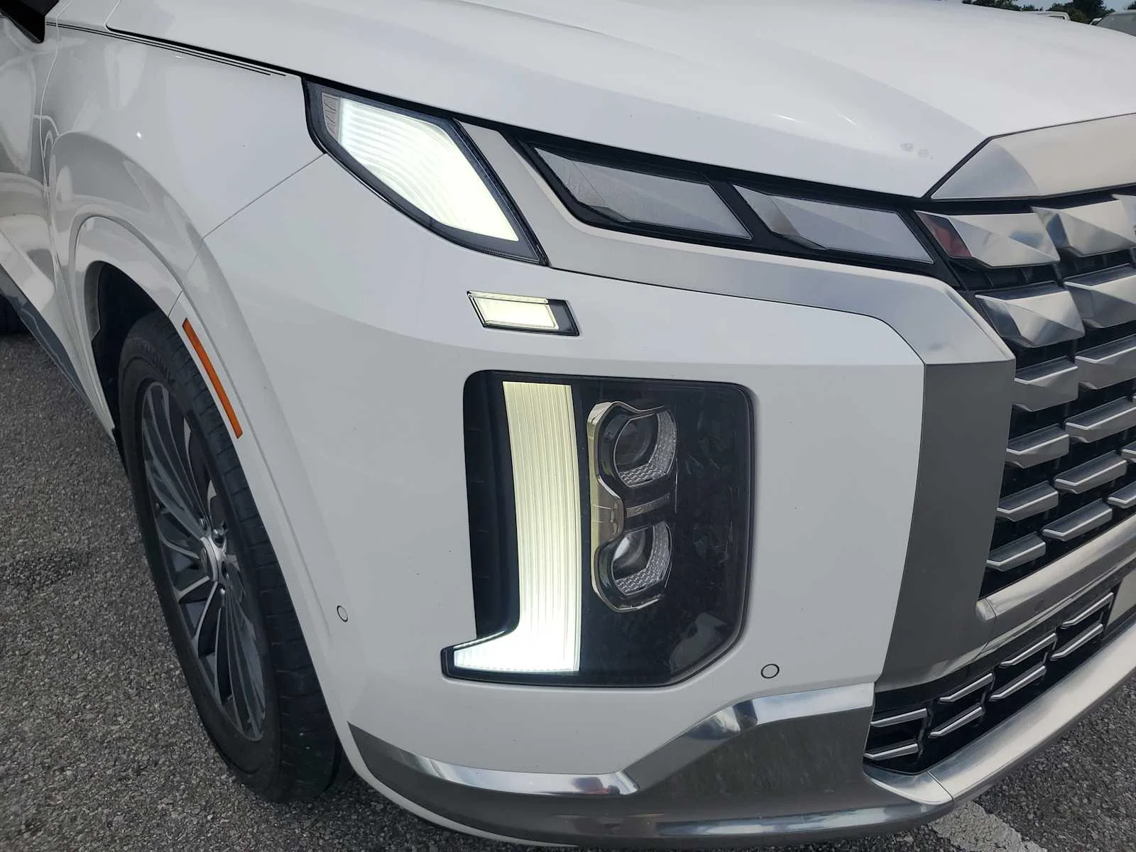 Used 2023 White Hyundai Calligraphy image 11