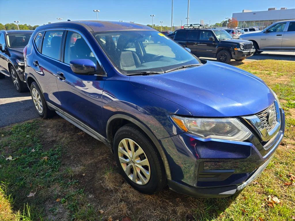 Used 2018 Blue Nissan S image 11