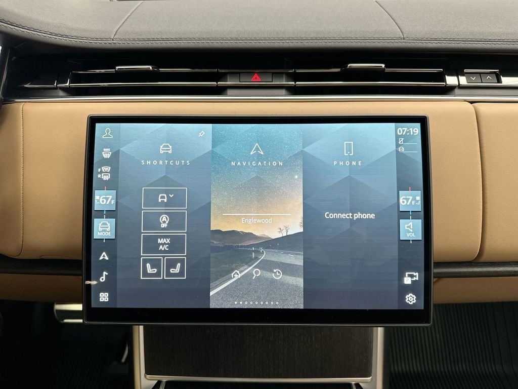 New 2026 Belgravia Green Land Rover SE image 13