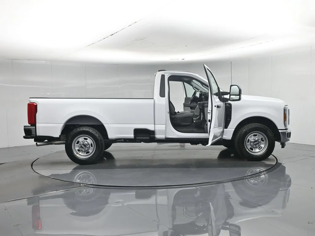 New 2027 Oxford White Ford XL image 28