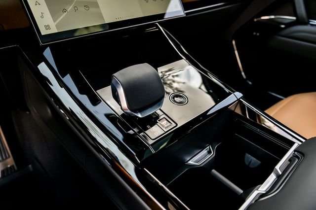 New 2026  Land Rover Dynamic SE image 29