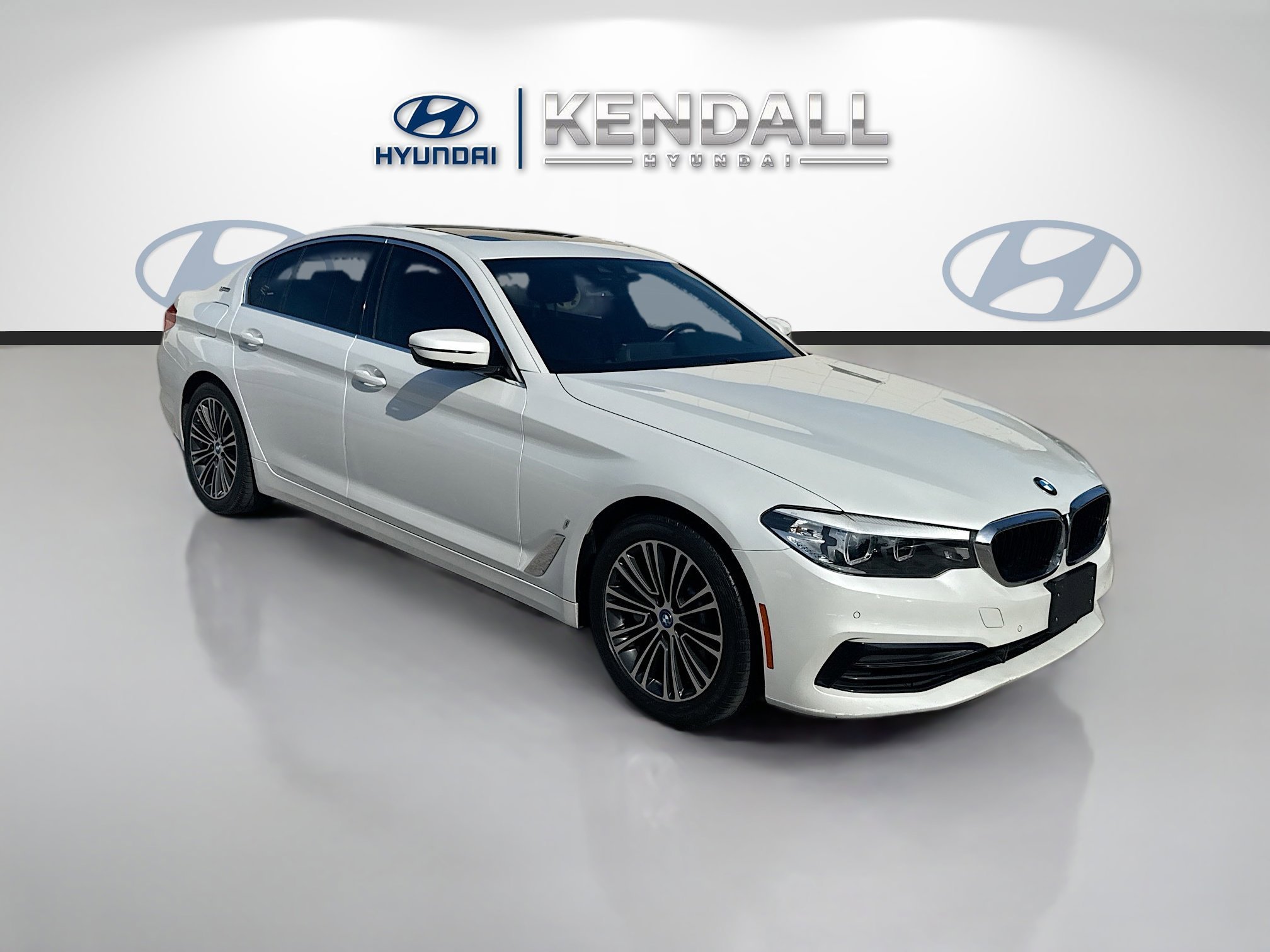2019 BMW 5 Series 530e iPerformance Sedan's photo