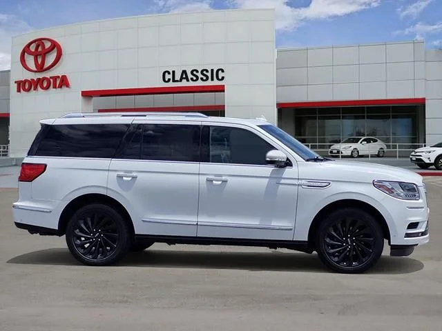 Used 2021 Pristine White Lincoln Reserve image 3