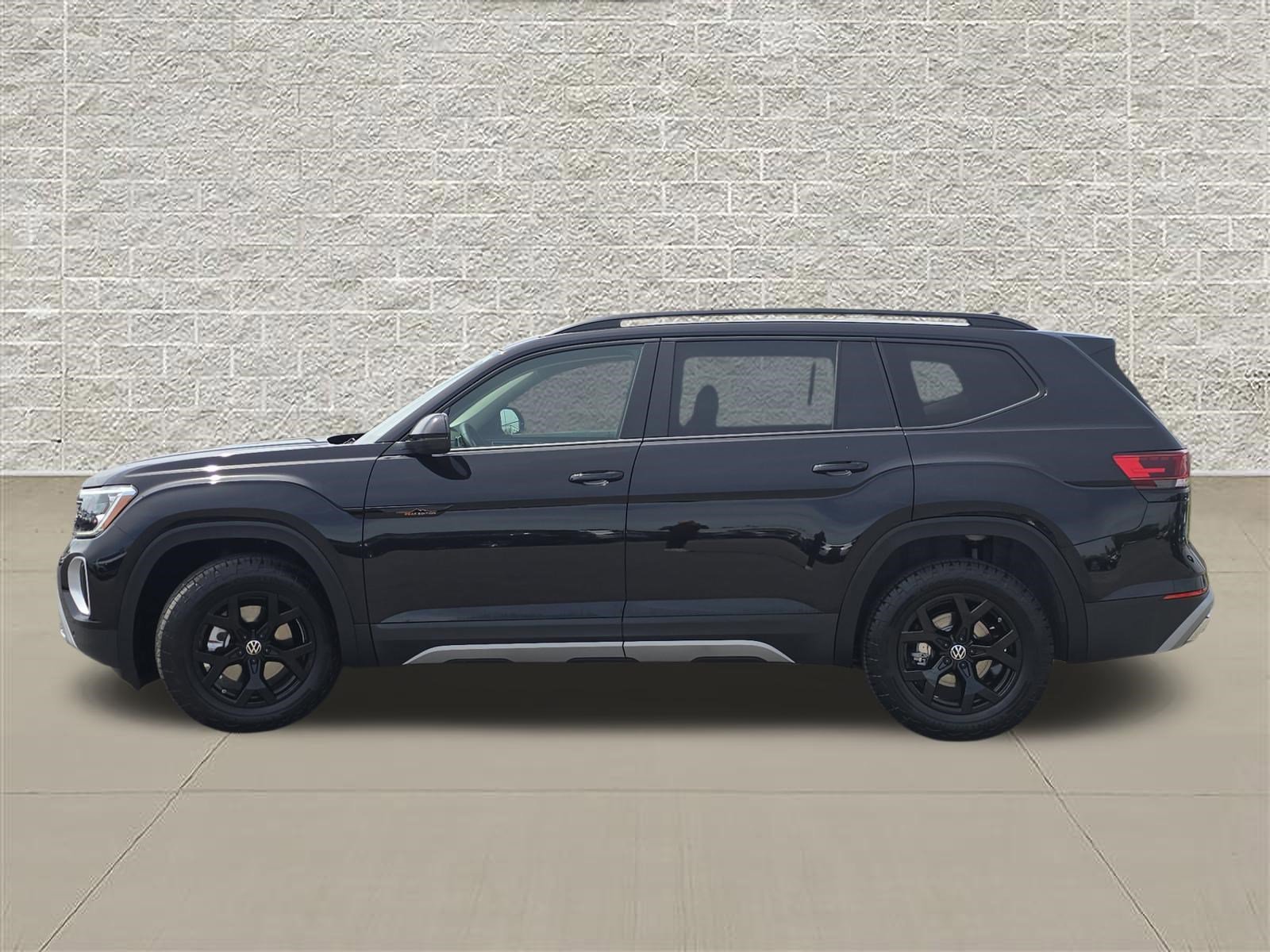 New 2026 Deep Black Pearl Volkswagen 2.0T Peak Edition image 4