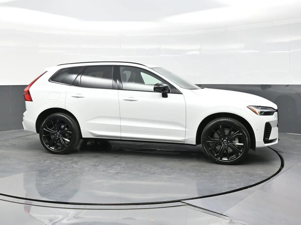 New 2026 Crystal White Volvo T8 Ultra Black Edition image 8