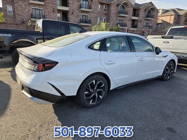 Used 2024 White Hyundai SEL image 4