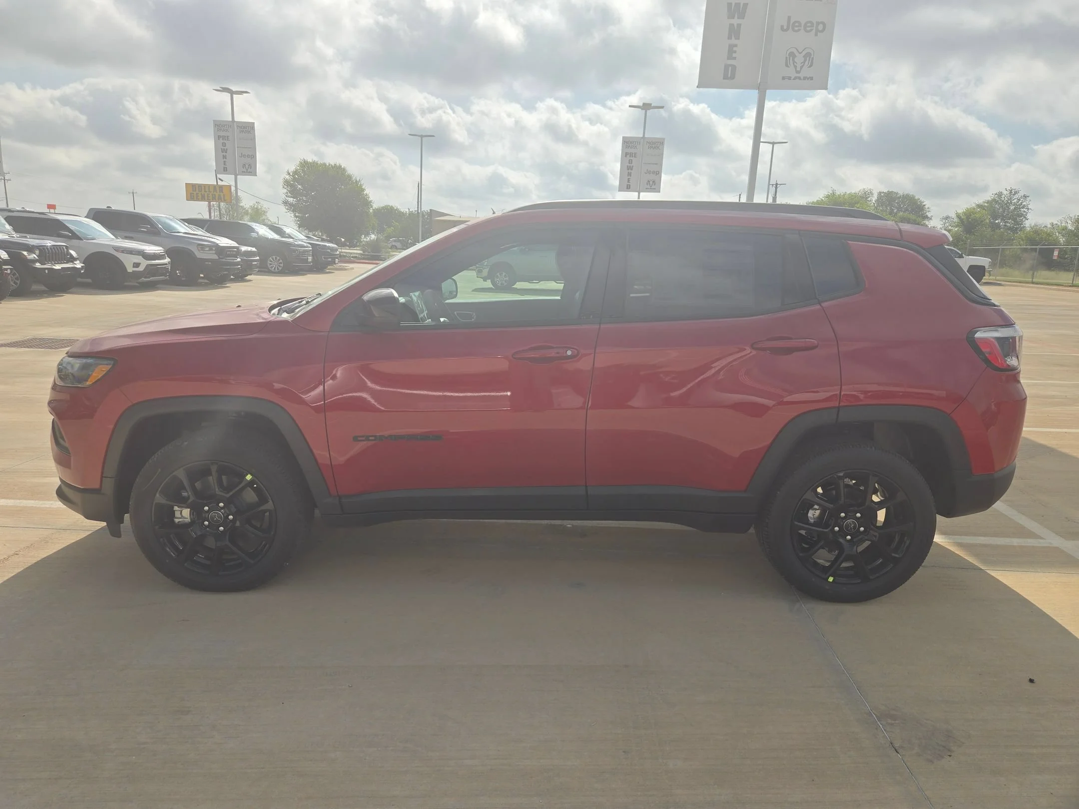 New 2026 Red Hot Pearl-Coat Exterior Paint Jeep Latitude image 6