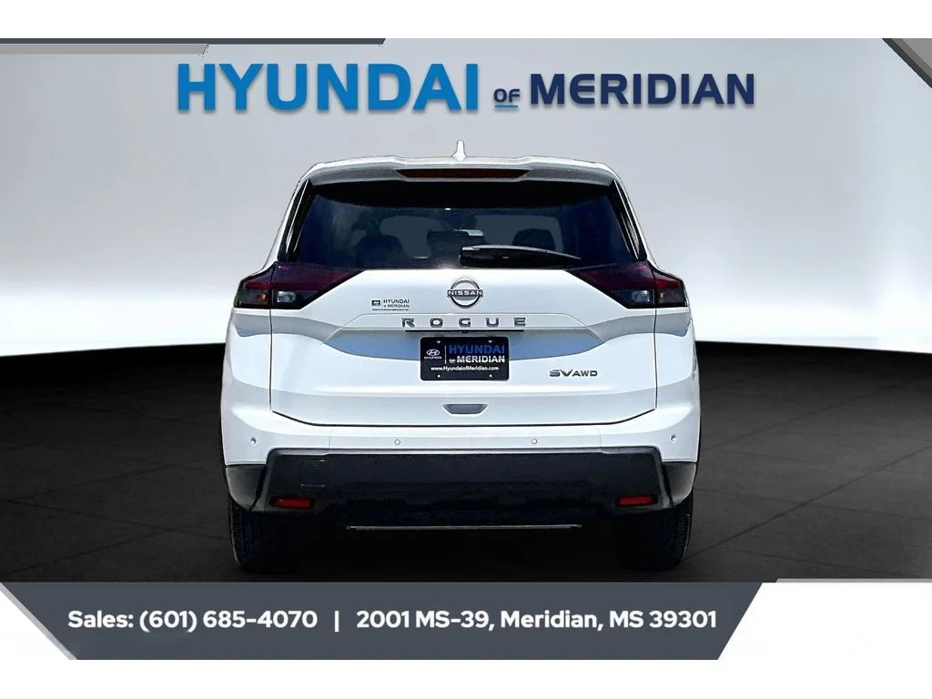 Used 2024 Everest White Pearl Nissan SV image 4
