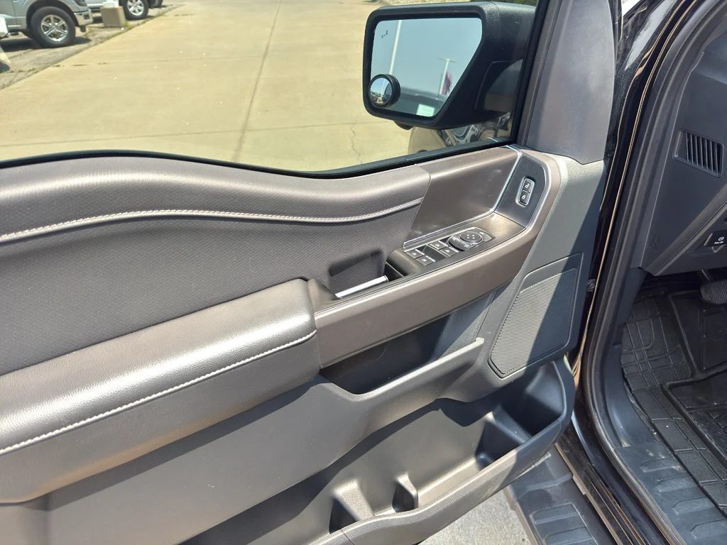 Used 2024 Agate Black Metallic Ford XLT image 25