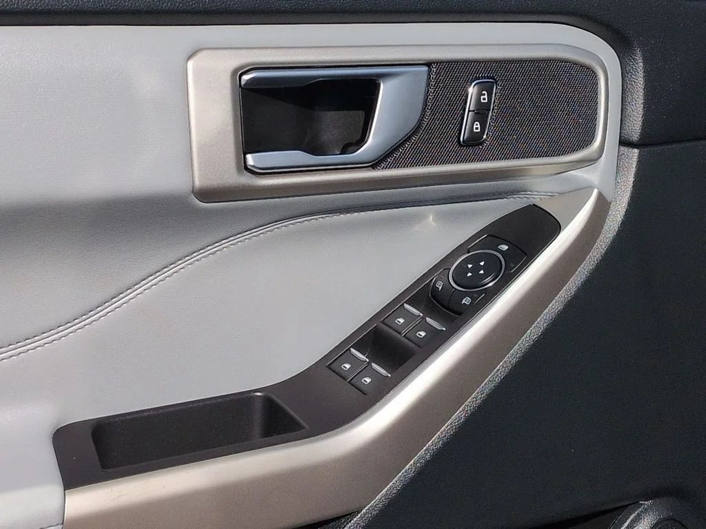 Used 2023 Gray Metallic Ford XLT image 10