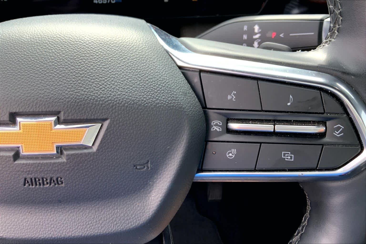 Used 2025 Mosaic Black Metallic Chevrolet FWD LT image 25