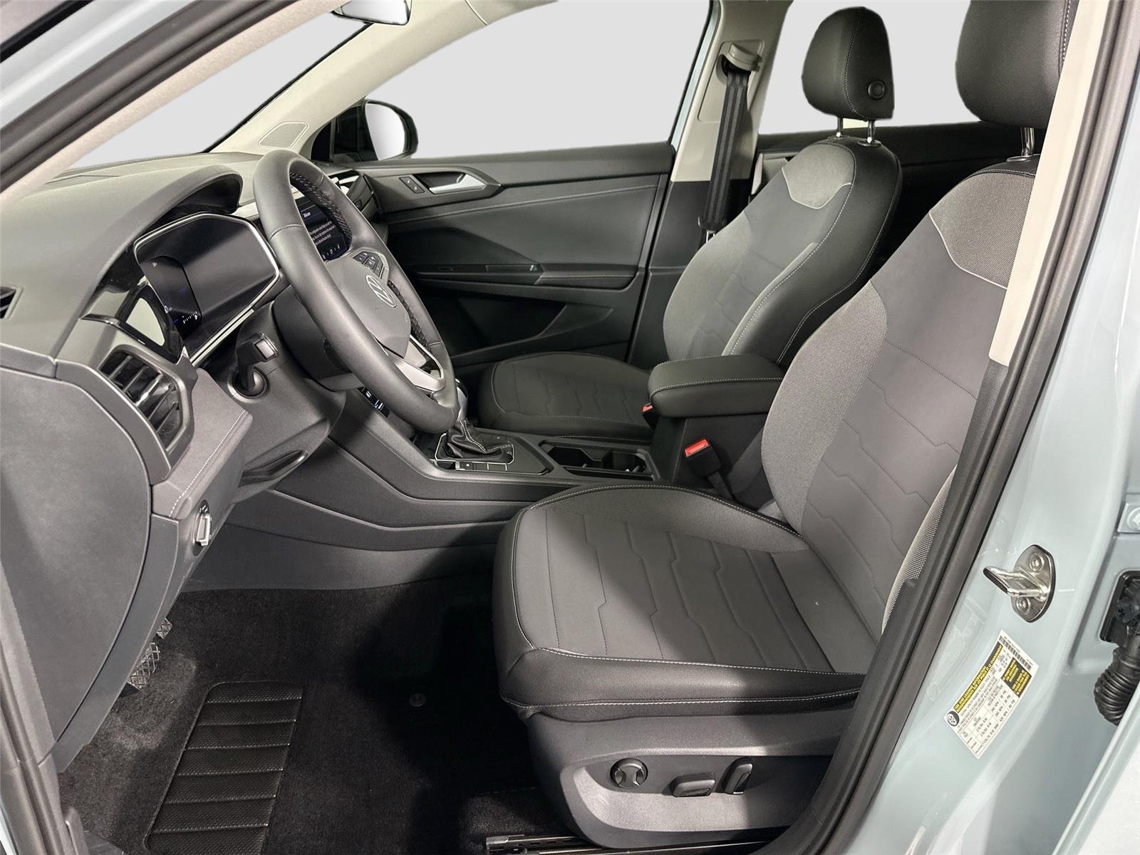 Certified Used 2025  Volkswagen SE Black image 13