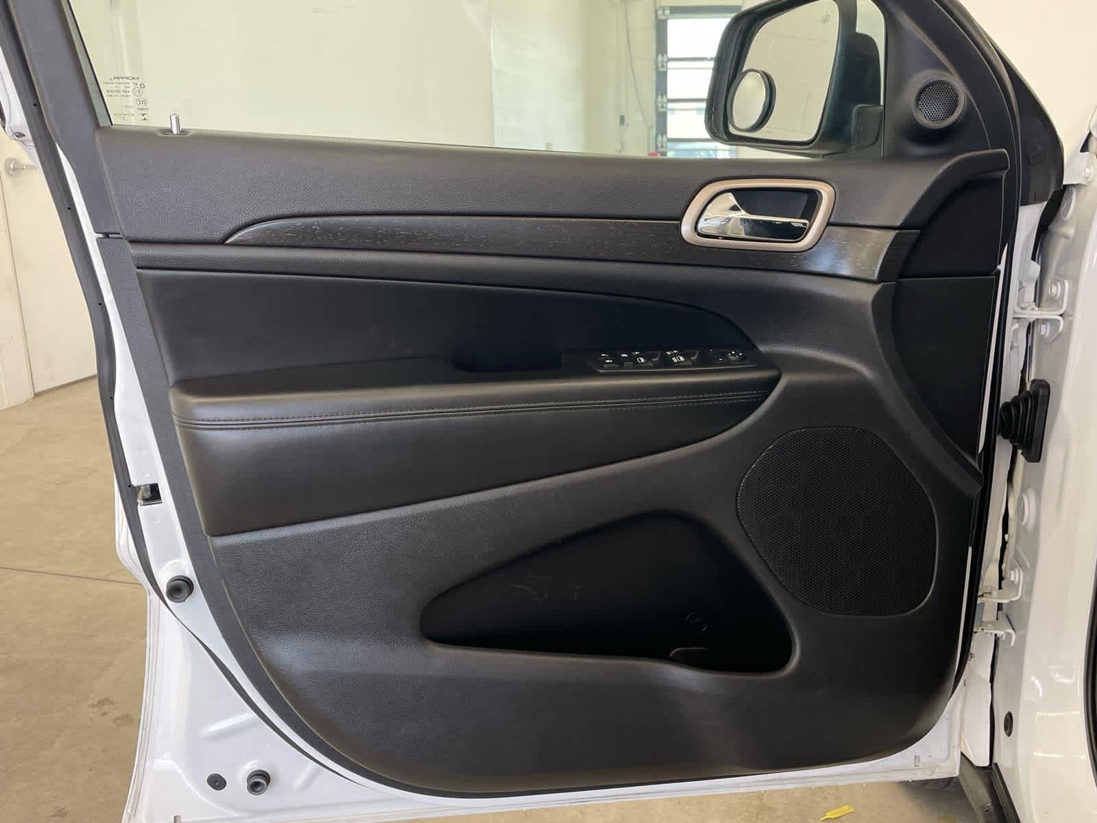 Used 2015 Bright White Clearcoat Jeep Laredo image 24
