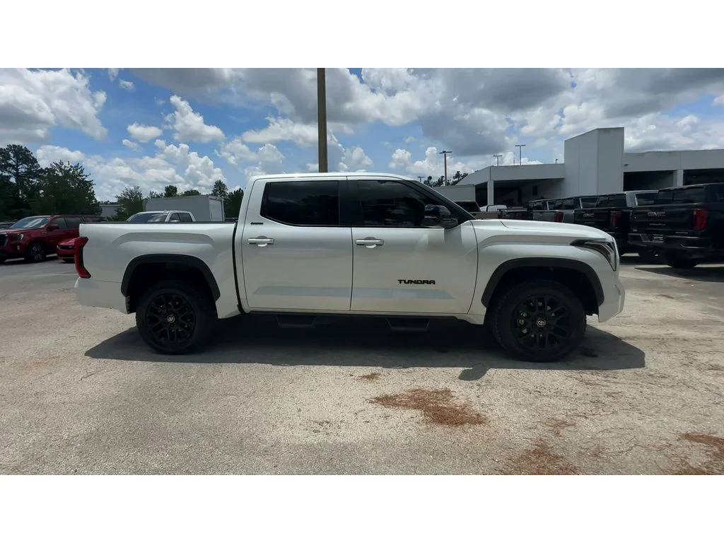 2025 Toyota Tundra Limited - Photo 9