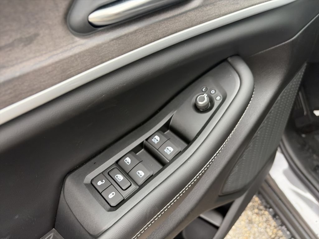 New 2026 Baltic Gray Metallic Clear-Coat Exterior Paint Jeep Altitude image 18