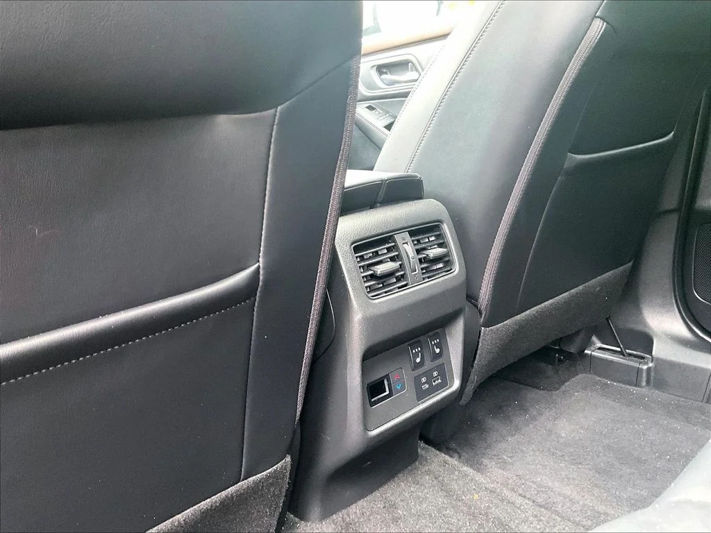 Used 2022 Gold Nissan Platinum image 24