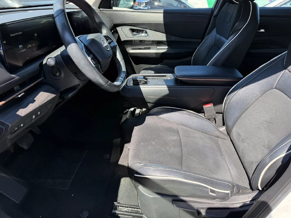 Used 2023  Nissan VENTURE+ image 3