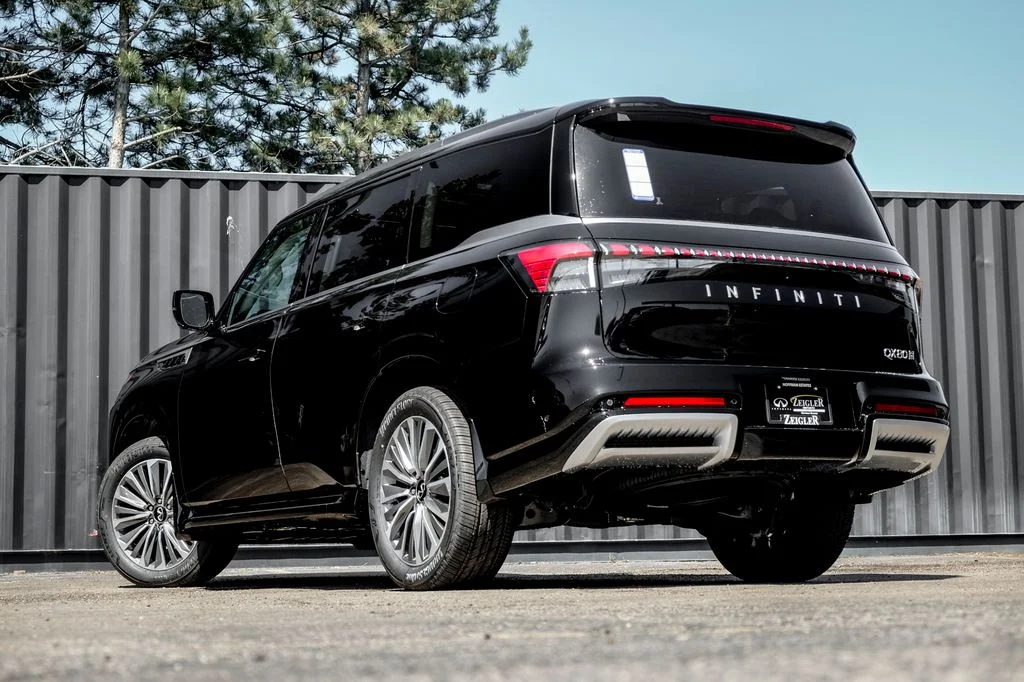 New 2026 BLACK OBSIDIAN INFINITI Luxe 4WD image 2