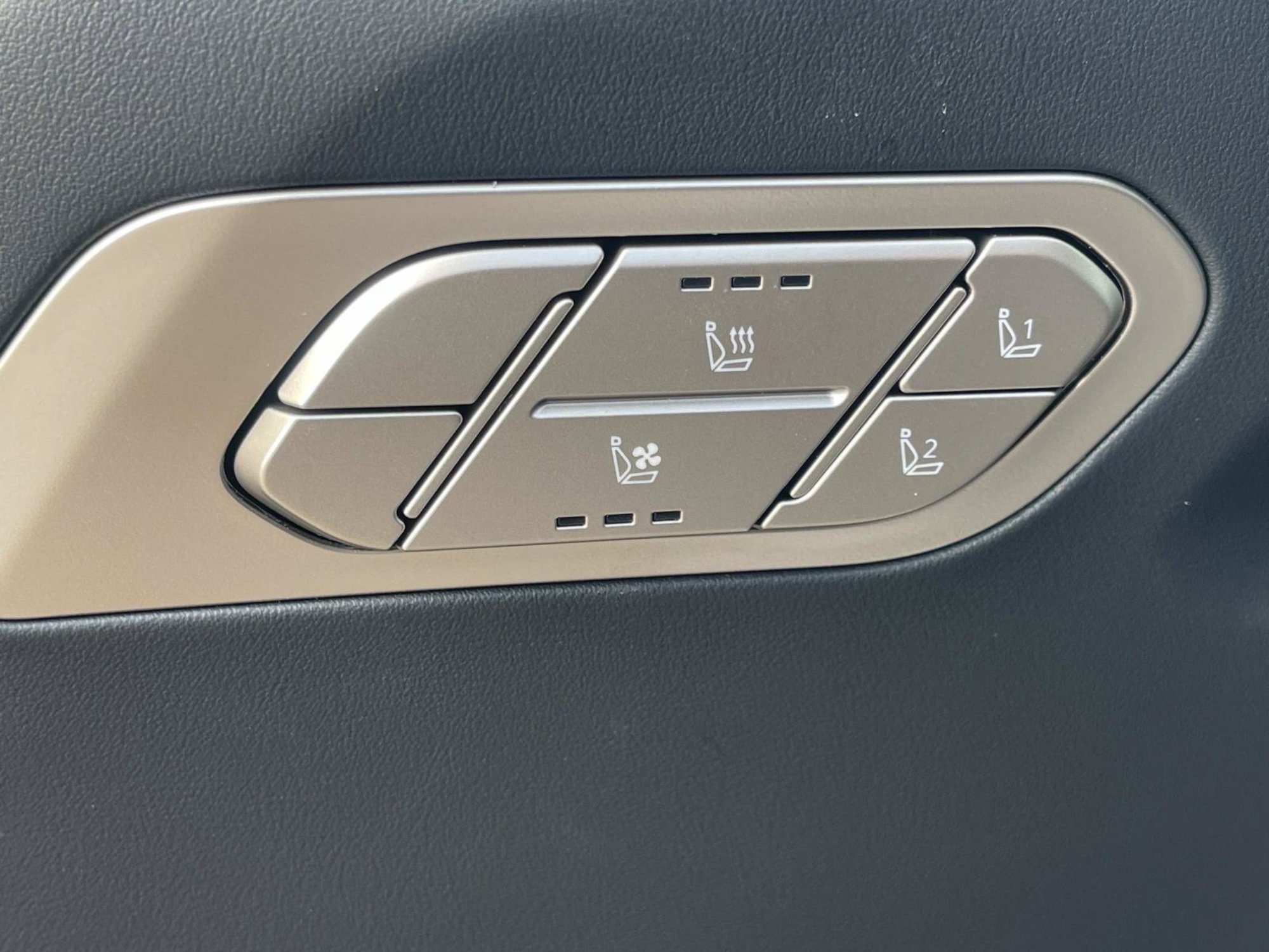 New 2027 Glacial White Pearl Kia SX image 23